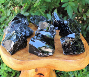 Black Obsidian Meaning and Healing Properties: The Metaphysical Jewel in Feng Shui Ornaments - LotsKarma