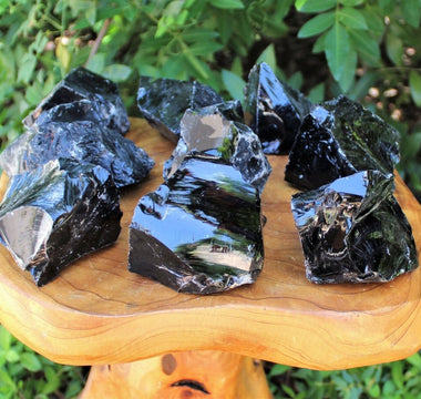 Black Obsidian Meaning and Healing Properties: The Metaphysical Jewel in Feng Shui Ornaments - LotsKarma